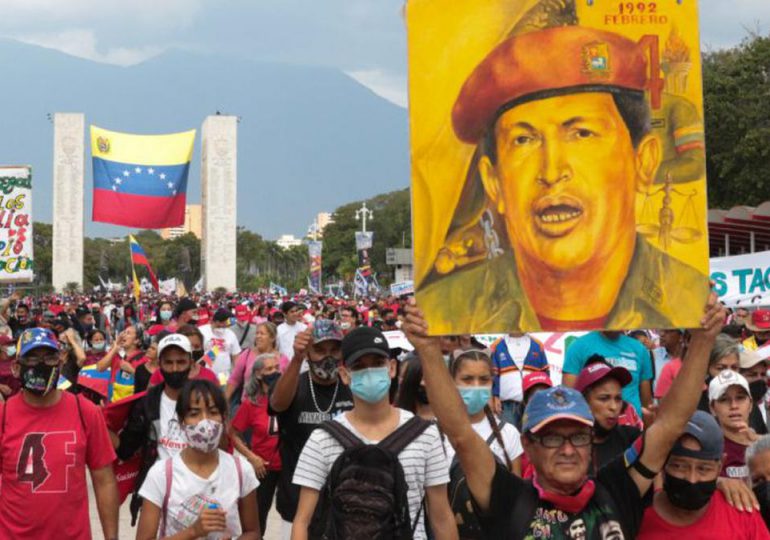 "No está muerto": culto a Chávez persiste 30 años después del golpe fallido en Venezuela