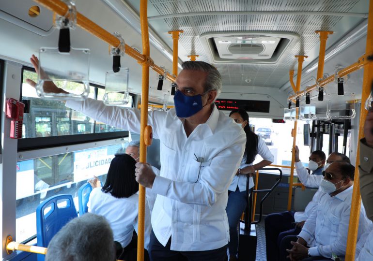 Abinader inaugura Corredor Churchill que introduce 47 autobuses de 90 pasajeros a esta importante vía