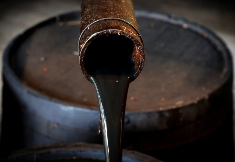 Los precios del petróleo se disparan con el riesgo de invasión a Ucrania
