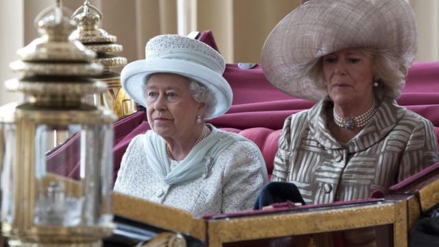 La reina Isabel II dice que Camila debería convertirse en reina consorte
