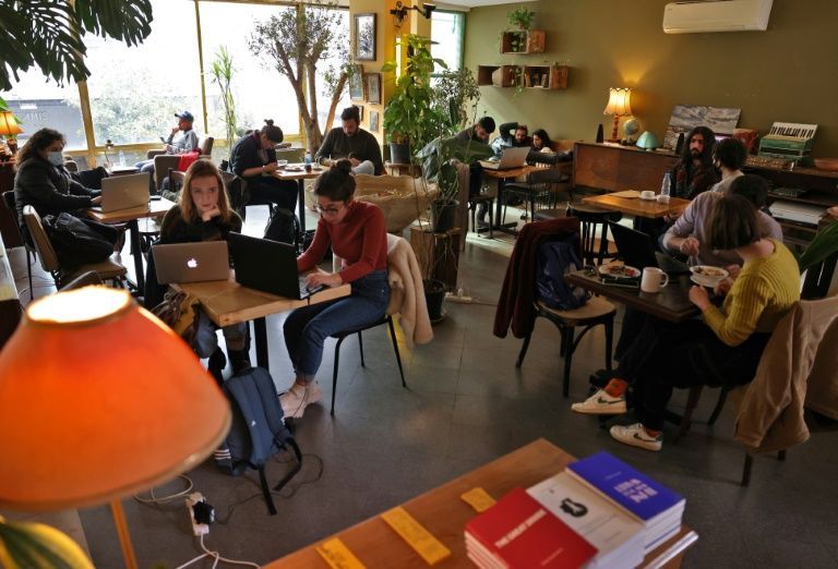 Los cafés del Líbano se convierten en lugares de trabajo