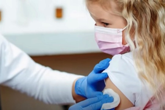 Pfizer buscará luz verde para vacunar contra covid-19 a niños menores de 5 años