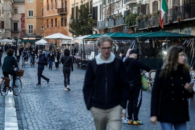 Italia da nuevo paso a la normalidad: elimina la mascarilla y abre discotecas