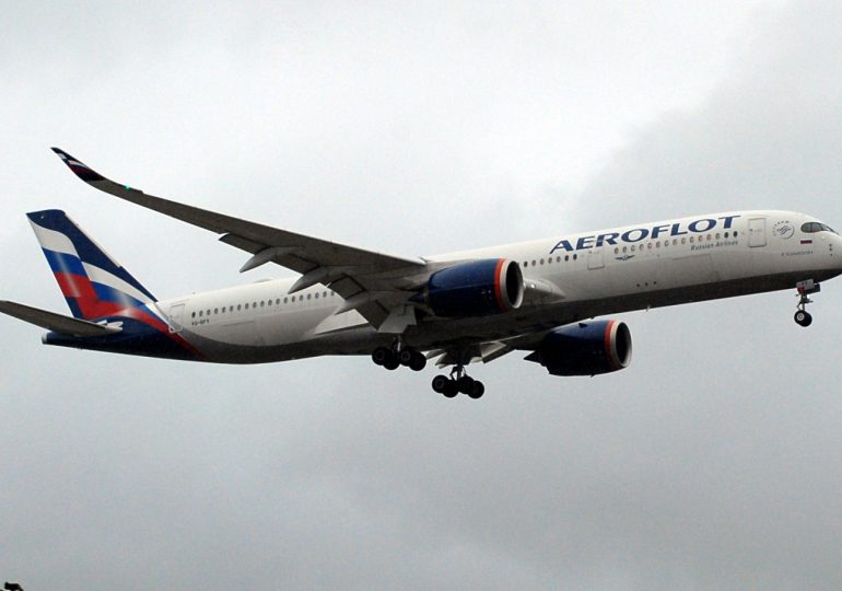 Reino Unido cierra sus cielos a Aeroflot; sanciona a bancos y empresarios rusos