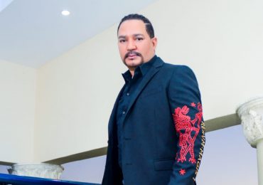 Frank Reyes estrena video clip “Corazón de acero”