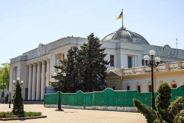 El Parlamento de Ucrania aprueba el estado de emergencia nacional