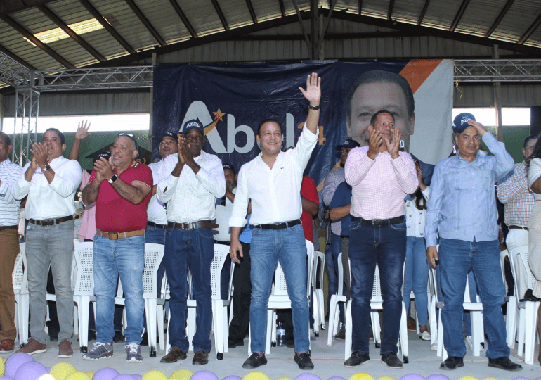 Abel Martínez juramenta equipo provincial de campaña de proyecto presidencial en Montecristi