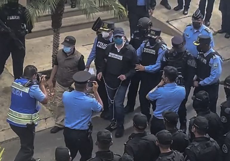 Expresidente hondureño Hernández sufrió "humillaciones" durante arresto, dice su esposa