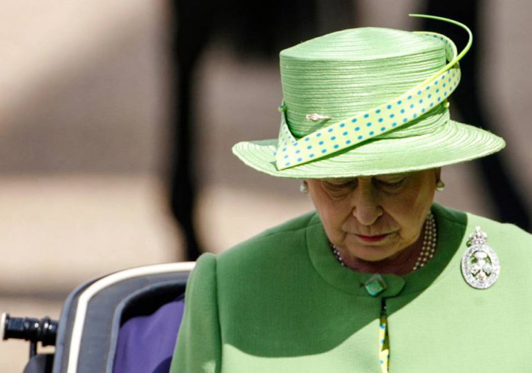 La reina Isabel II, afectada con covid-19, cancela sus audiencias por videoconferencia