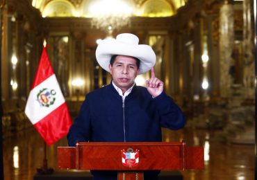 Congreso de Perú acepta debatir pedido de destitución del presidente Castillo