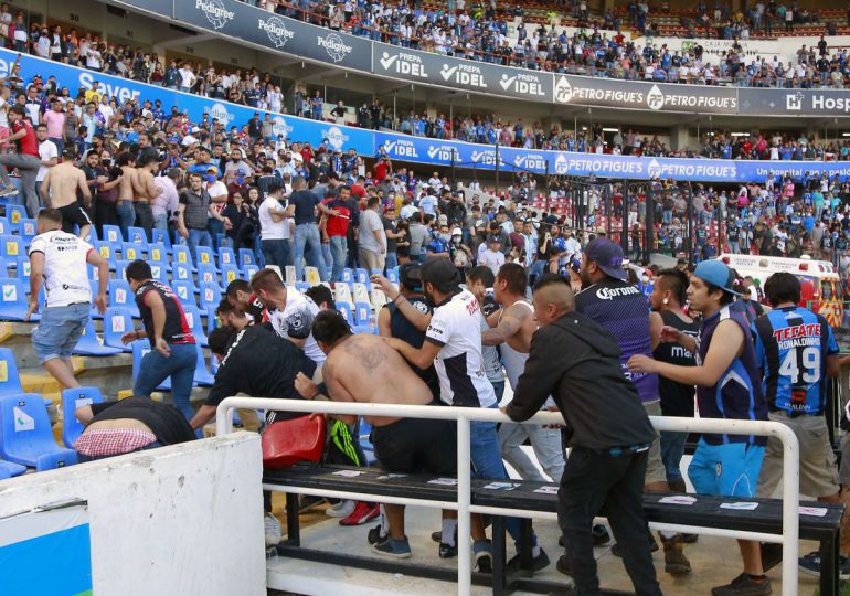 Veintidós lesionados por violencia en partido de fútbol en México