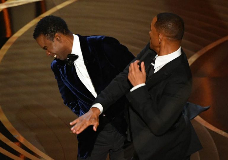 VIDEO | Un “chiste” enfurece a Will Smith y le da una bofetada a Chris Rock durante los premios Oscar