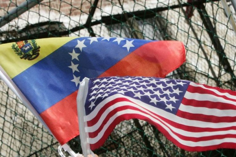 Delegación de EEUU viajó a Venezuela y habló sobre energía con gobierno de Maduro