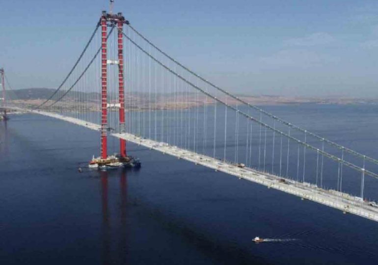 Turquía inauguró el viernes el puente colgante más largo del mundo