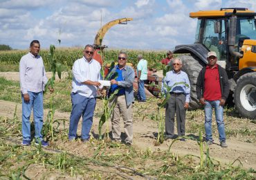 Conaleche entrega ayuda a asociaciones del Sur para mitigar sequía