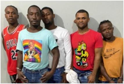 Autoridades desmantelan banda haitiana que estafó con más de un millón de pesos con  brujería en La Vega