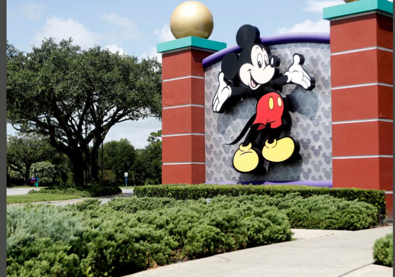 Polémica ley educativa de Florida se convierte en un quebradero de cabeza para Disney