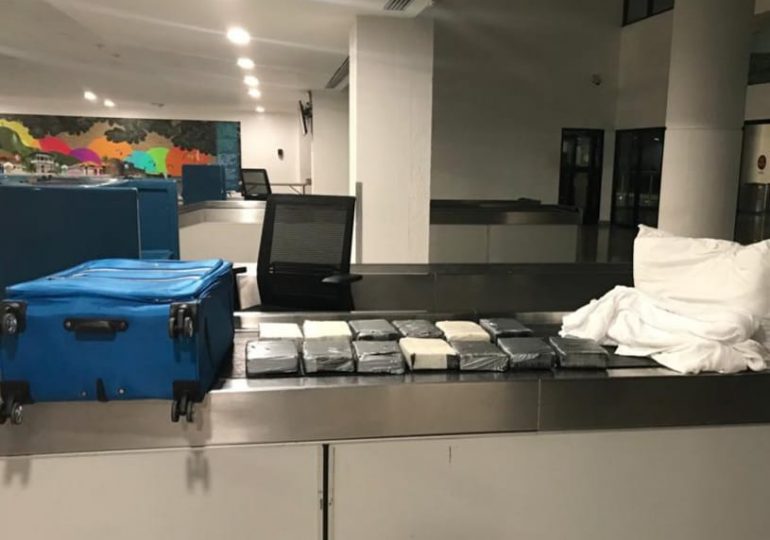 Autoridades incautan 13 paquetes de droga en el aeropuerto de Puerto Plata