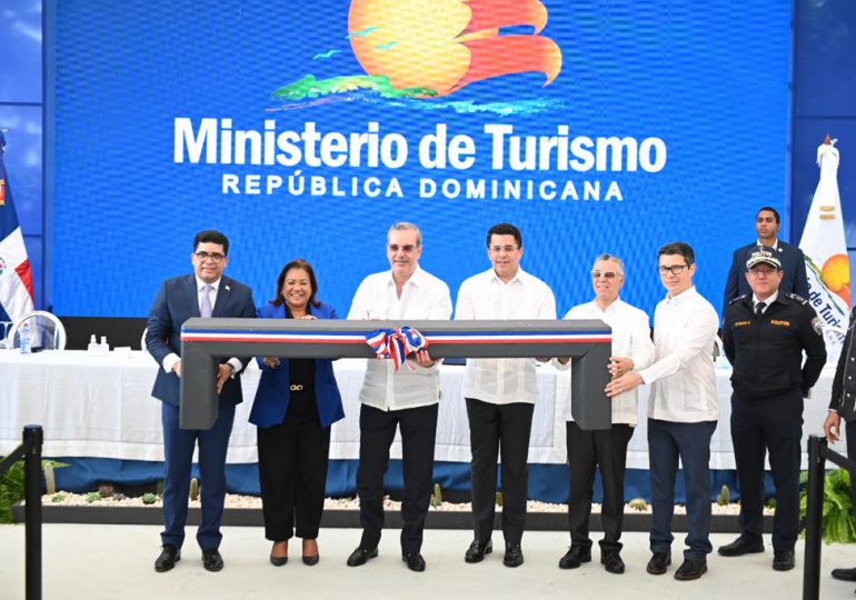 Ministerio de Turismo inicia remozamiento del malecón de Santo Domingo Este