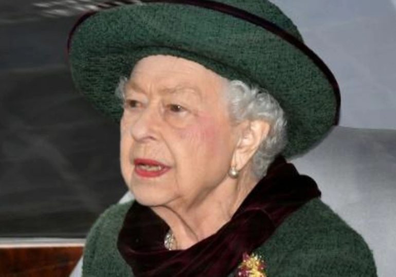Isabel II asiste a su primer compromiso público en meses tras sus problemas de salud