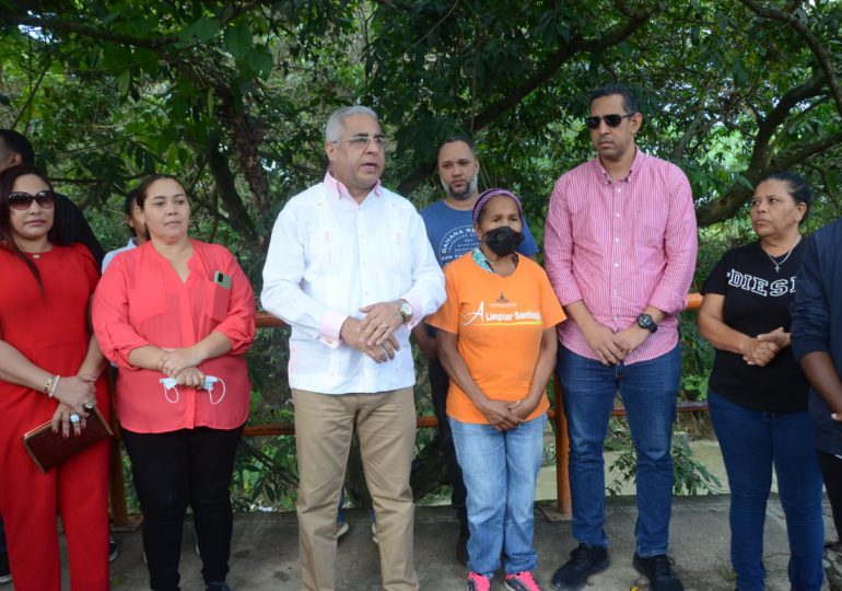 Alcaldía Santiago da inicio a  construcción de aceras y contenes en Cristo Rey, Gurabo