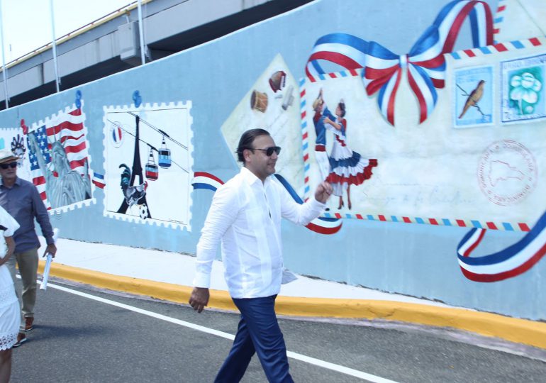 Inauguran mural “Paseo de las Naciones” en Santiago