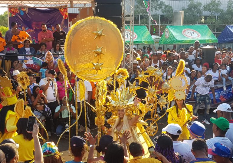 ASDN celebra su colorido y tradicional carnaval con el desfile de 76 comparsas