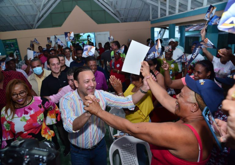 Abel Martínez conquista dirigencia y militancia morada en Espaillat; experremeístas pasan a apoyarle