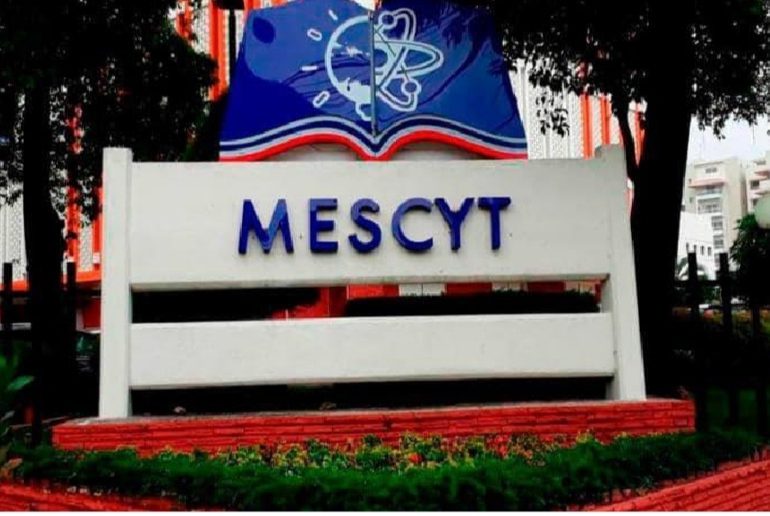 MESCYT pide a Abinader aprobar reajuste salarial para docentes de Inglés de Inmersión