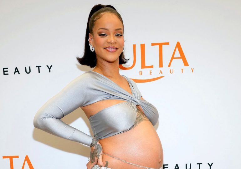 Rihanna presume su look de maternidad en el evento de su marca Fenty Beauty