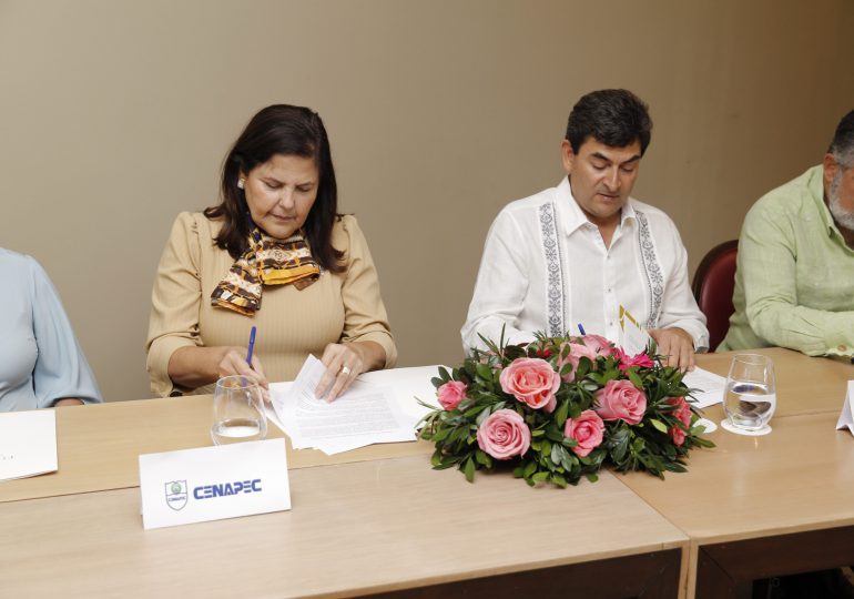 AMR Collection y Cenapec firman convenio a favor de la educación de sus colaboradores