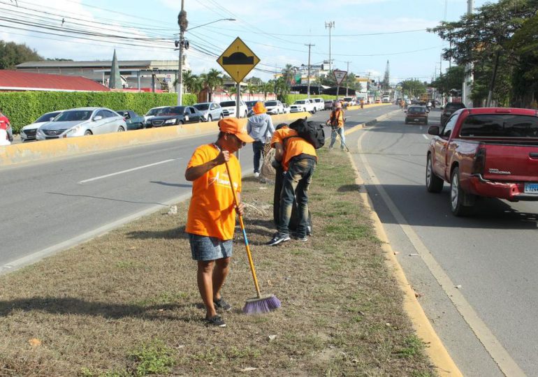 Abel Martínez dispone aumento salarial a segmento de trabajadores