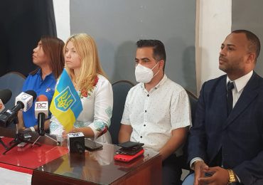 VIDEO|Llorando, cónsul de Ucrania en RD pide reunirse urgente con Luis Abinader