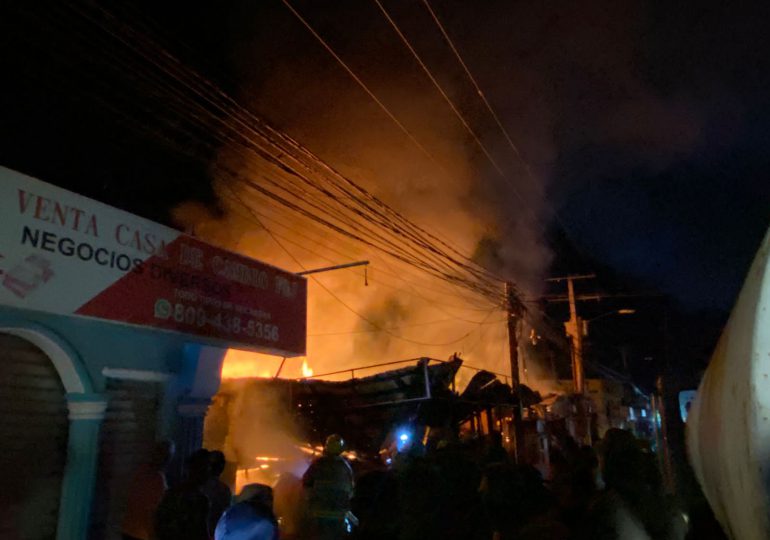 Se registra incendio en un colmado en el Hoyo de Friusa, Bávaro