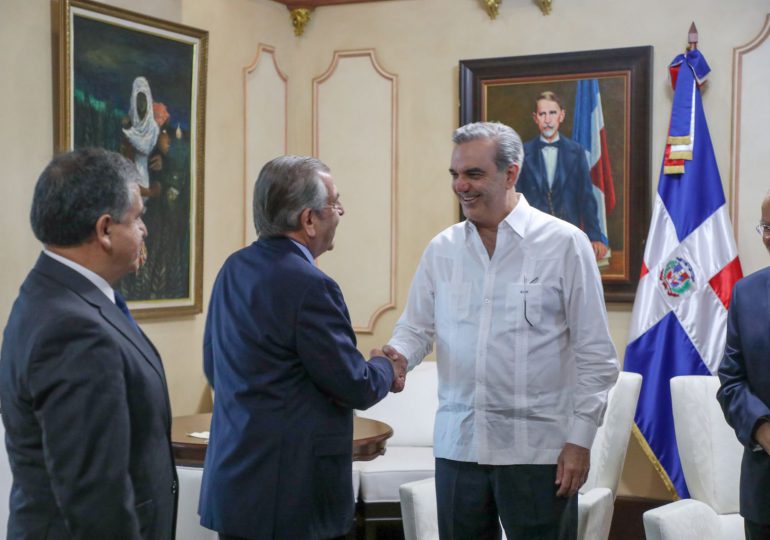 VIDEO|Presidente Abinader recibe al expresidente chileno Eduardo Frei en el Palacio Nacional