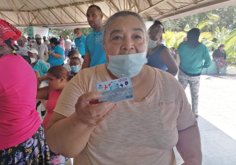 VIDEO | Gobierno hace entrega de tarjeta Supérate en Club Los Billeteros en Santo Domingo Este