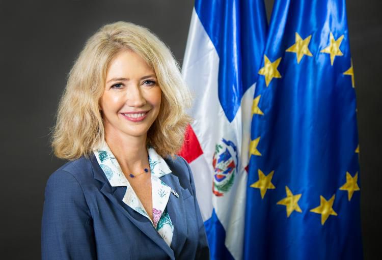 Embajadora Unión Europea en RD elogia medidas del gobierno dominicano con turistas ucranianos