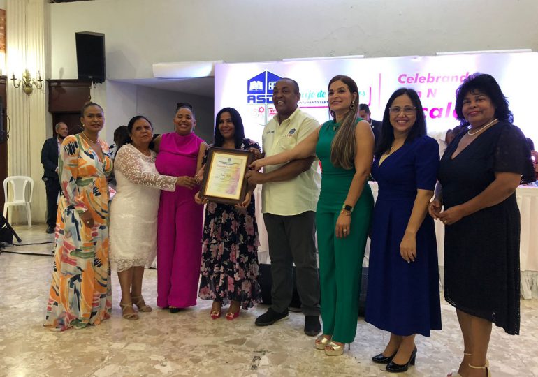 Ayuntamiento reconoce a mujeres por aportes en Santo Domingo Oeste
