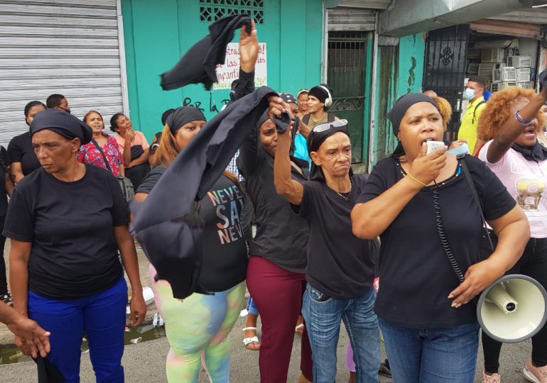 VIDEO|Mujeres demandan obras en Capotillo y rechazan alto costo de la vida
