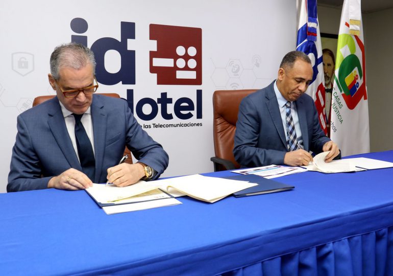 Indotel y Casas Comunitarias de Justicia firman convenio para orientar usuarios sobre derechos