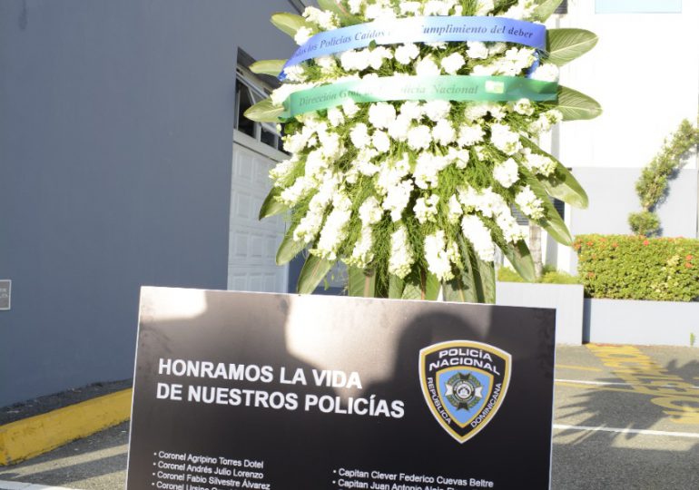 Policía rinde homenaje póstumo a 20 agentes caídos víctimas del Covid-19 desde que inició el confinamiento
