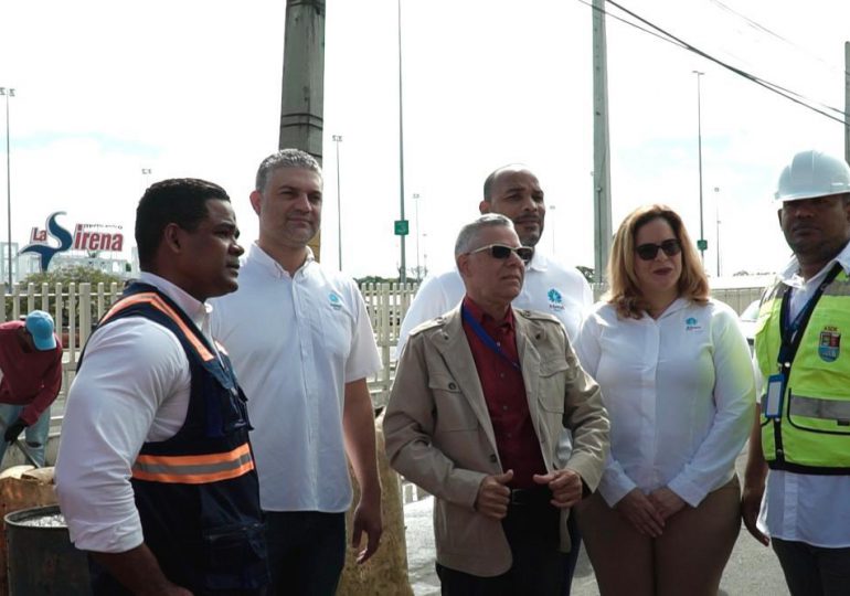 Ayuntamiento SDE y Grupo Ramos inician solución de drenaje en la Charles de Gaulle, frente a La Sirena