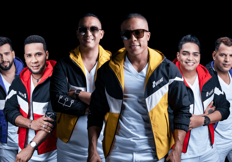 Chiquito Team Band recibe Discos de Oro y Doble Multi-Platino por tres de sus temas