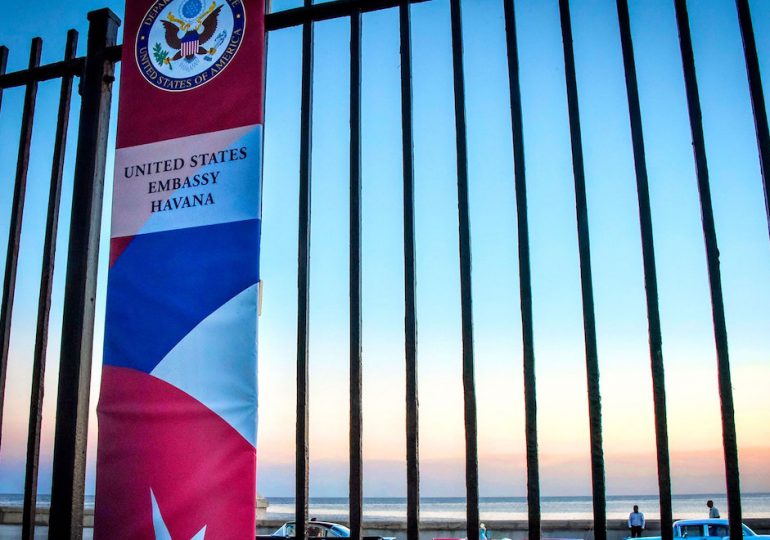 EEUU podría reanudar de forma limitada servicios migratorios en La Habana