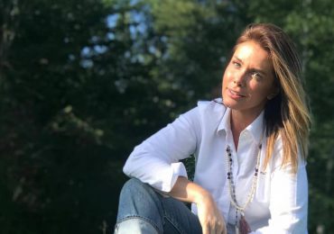 Sabine Moussier responde a romance con actor más joven que ella