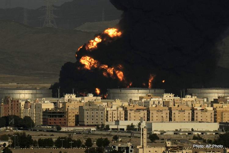 Rebeldes yemeníes atacan depósito saudí cerca del circuito de F1