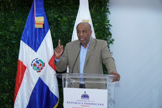 MEM realiza Diálogo Eficiencia Energética; ministro Almonte señala retos