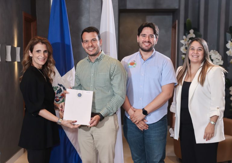 Grupo SID entrega “Premio Pepín Corripio” a los ganadores de la VIII Feria de Emprendedores