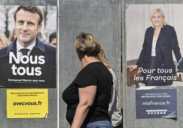 Francia decide su destino entre el centrista Macron y la ultraderechista Le Pen