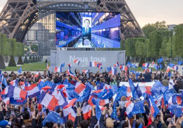 Presidente centrista Emmanuel Macron reelegido en Francia